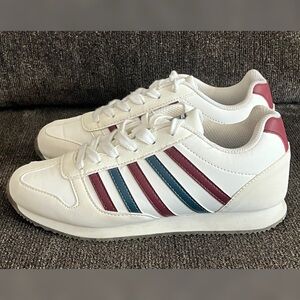 K-Swiss Boy White Color Striped Shoes KSS10097Y Boy Size 4